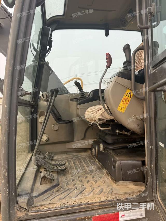 駕駛室頂部（整機(jī)外觀）