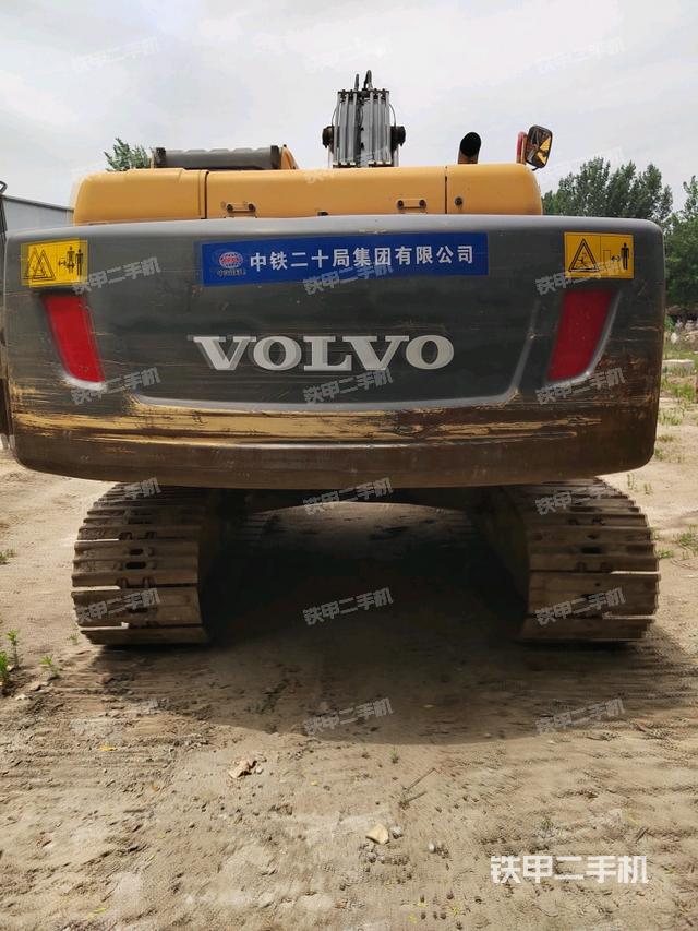沃尔沃EC210B挖掘机的设备实拍-第11张实拍照片