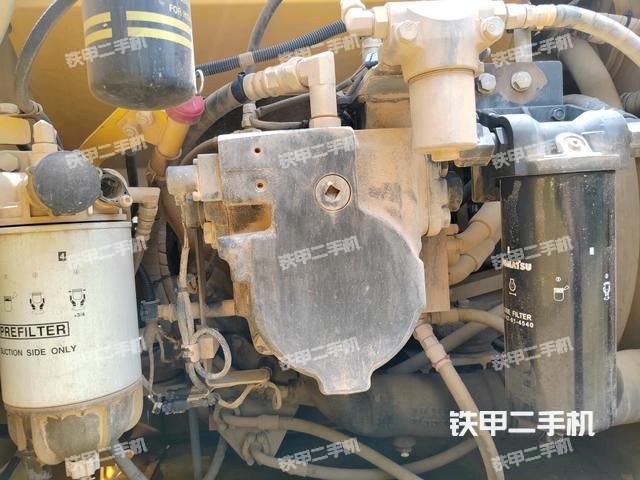 液压泵舱室正面整体（整机外观）