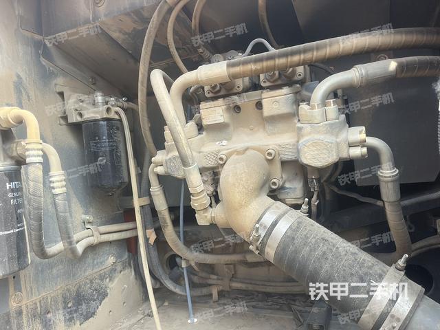 液壓泵艙室正面整體(整機(jī)外觀) 液壓泵艙室正面整體(整機(jī)外觀)