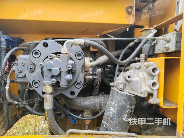 液壓泵斜45?右(大件艙室) 液壓泵斜45?右(大件艙室)