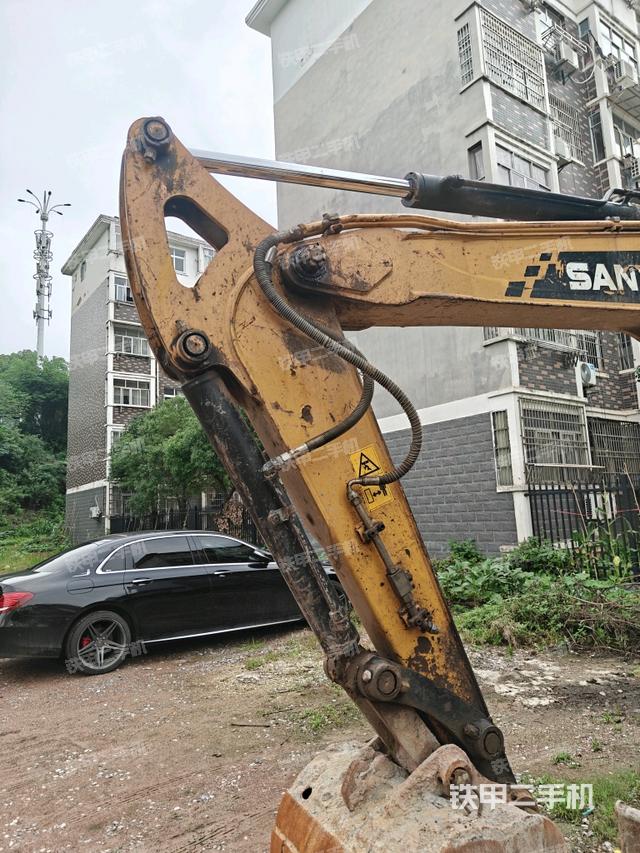 轉(zhuǎn)盤和下車架正前(工作和回轉(zhuǎn)裝置) 轉(zhuǎn)盤和下車架正前(工作和回轉(zhuǎn)裝置)