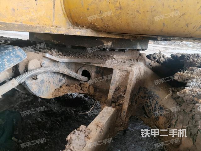 轉(zhuǎn)盤和下車架正前(工作和回轉(zhuǎn)裝置) 轉(zhuǎn)盤和下車架正前(工作和回轉(zhuǎn)裝置)