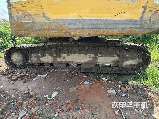 单侧履带整体(整机外观) 单侧履带整体(整机外观)