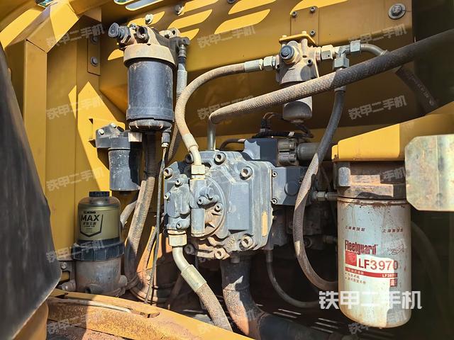 液壓泵艙室正面整體(整機(jī)外觀) 液壓泵艙室正面整體(整機(jī)外觀)