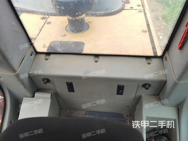 座椅右側(cè)控制臺(tái)/鑰匙門/油門/含右手柄(駕駛室部分) 座椅右側(cè)控制臺(tái)/鑰匙門/油門/含右手柄(駕駛室部分)