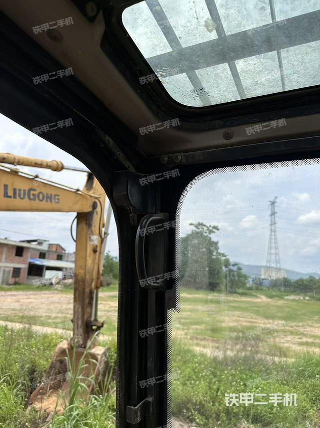 座椅左側(cè)控制臺/音響/含左手柄(駕駛室部分) 座椅左側(cè)控制臺/音響/含左手柄(駕駛室部分)