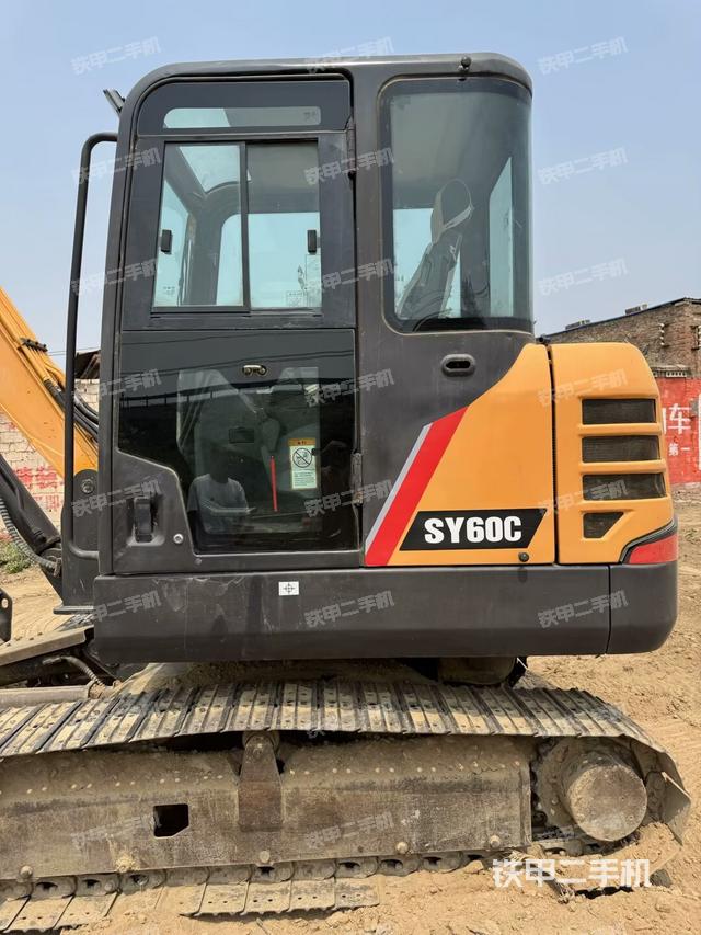 驾驶室整体(整机外观) 驾驶室整体(整机外观)