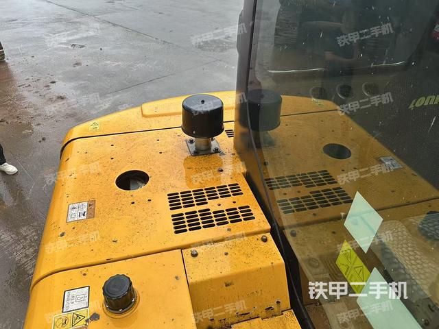 回轉(zhuǎn)馬達(dá)和主控閥(整機(jī)外觀) 回轉(zhuǎn)馬達(dá)和主控閥(整機(jī)外觀)
