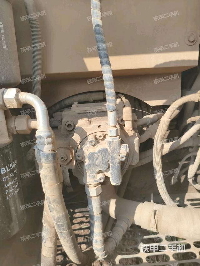 液壓泵艙室正面整體(整機外觀) 液壓泵艙室正面整體(整機外觀)