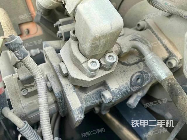 液壓泵艙室正面整體(整機(jī)外觀) 液壓泵艙室正面整體(整機(jī)外觀)