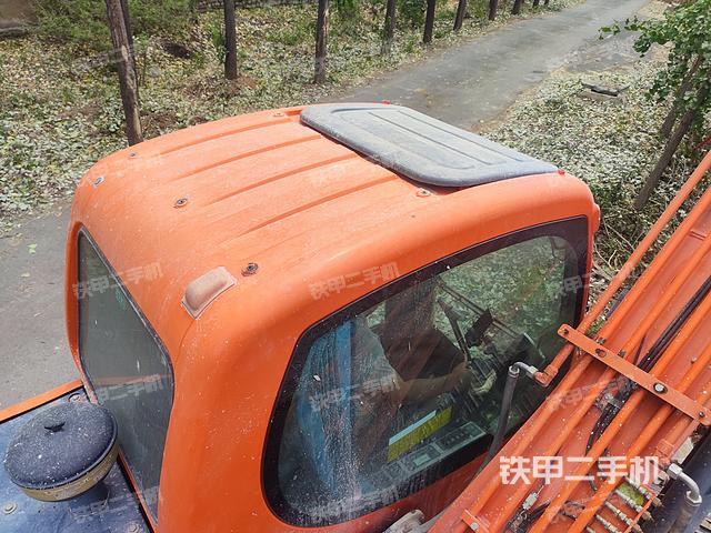 駕駛室頂部(整機外觀) 駕駛室頂部(整機外觀)