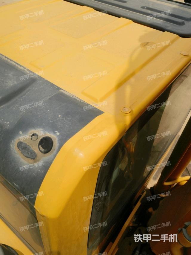 驾驶室顶部(整机外观) 驾驶室顶部(整机外观)