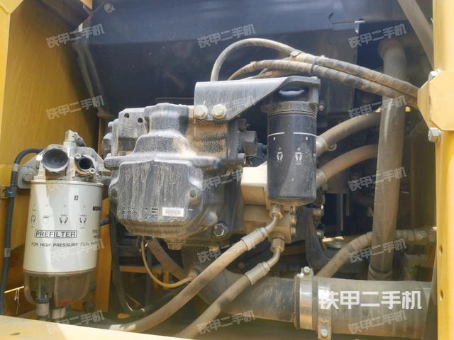 液压泵舱室正面整体(整机外观) 液压泵舱室正面整体(整机外观)