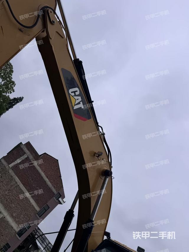 大臂整体 右侧(工作和回转装置) 大臂整体 右侧(工作和回转装置)