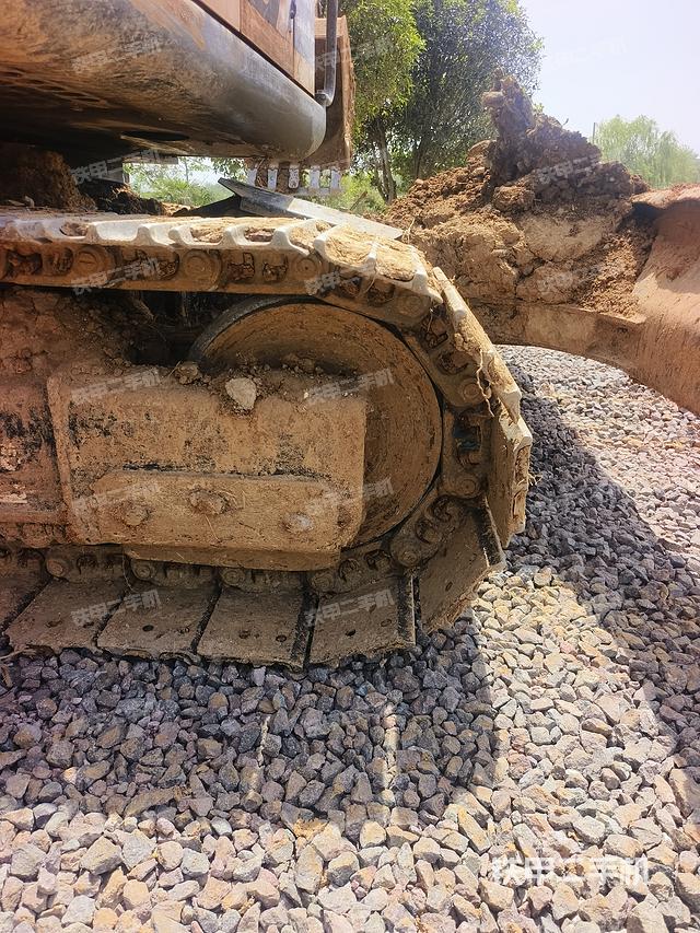 單側(cè)履帶整體（整機(jī)外觀）