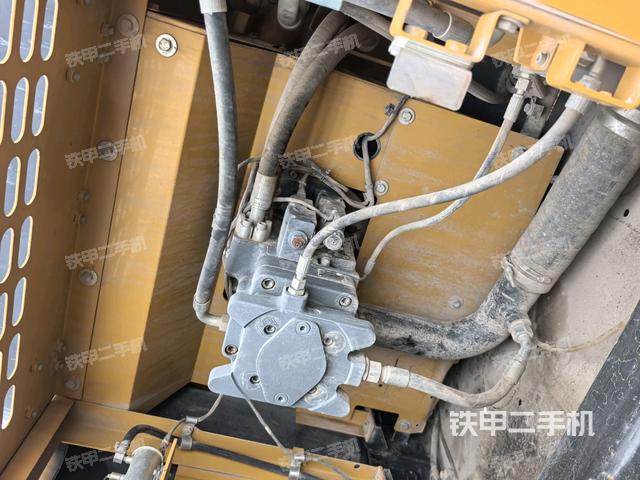 液壓泵斜45?左(大件艙室) 液壓泵斜45?左(大件艙室)