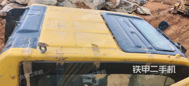 驾驶室顶部(整机外观) 驾驶室顶部(整机外观)