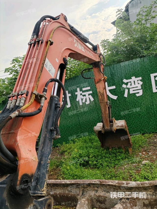 大臂背部俯視(工作和回轉(zhuǎn)裝置) 大臂背部俯視(工作和回轉(zhuǎn)裝置)