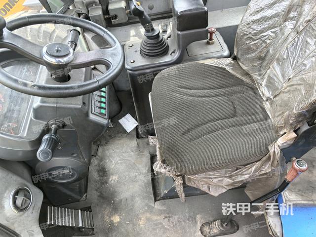 駕駛室工作臺(整機外觀及大件) 駕駛室工作臺(整機外觀及大件)