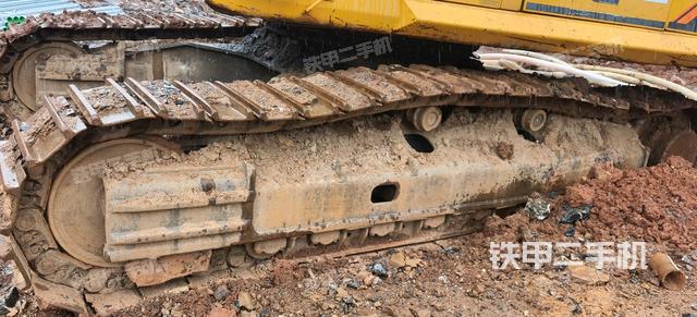 單側(cè)履帶整體(整機外觀) 單側(cè)履帶整體(整機外觀)