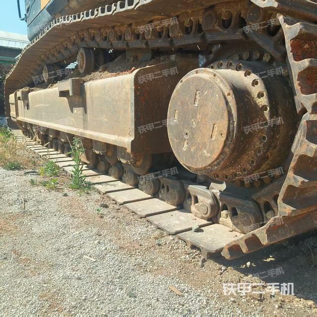 單側(cè)履帶整體(整機外觀) 單側(cè)履帶整體(整機外觀)