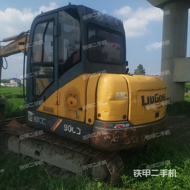 驾驶室顶部（整机外观）