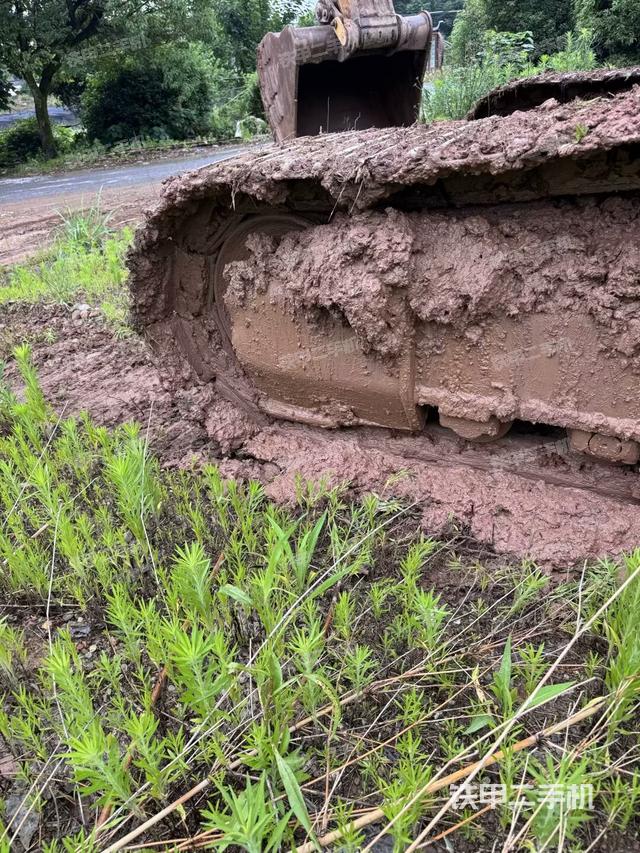 右侧履带整体(行走机构) 右侧履带整体(行走机构)