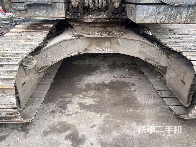 大臂背部俯視(工作和回轉(zhuǎn)裝置) 大臂背部俯視(工作和回轉(zhuǎn)裝置)