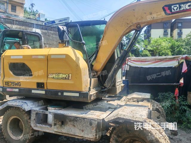 转盘和下车架正前(工作和回转装置) 转盘和下车架正前(工作和回转装置)