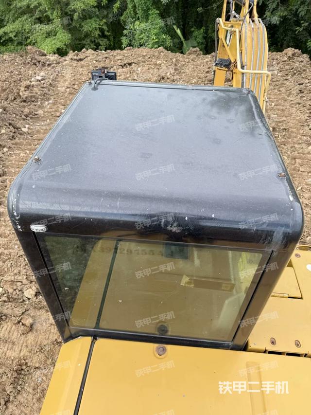 驾驶室顶部（整机外观）