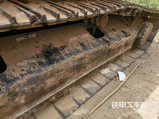 单侧履带整体(整机外观) 单侧履带整体(整机外观)