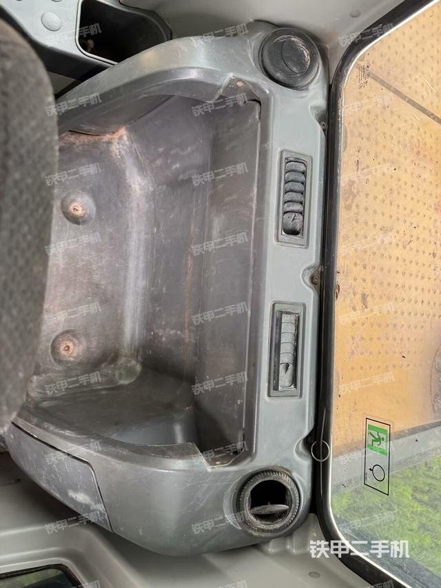 后窗玻璃角标(驾驶室部分) 后窗玻璃角标(驾驶室部分)