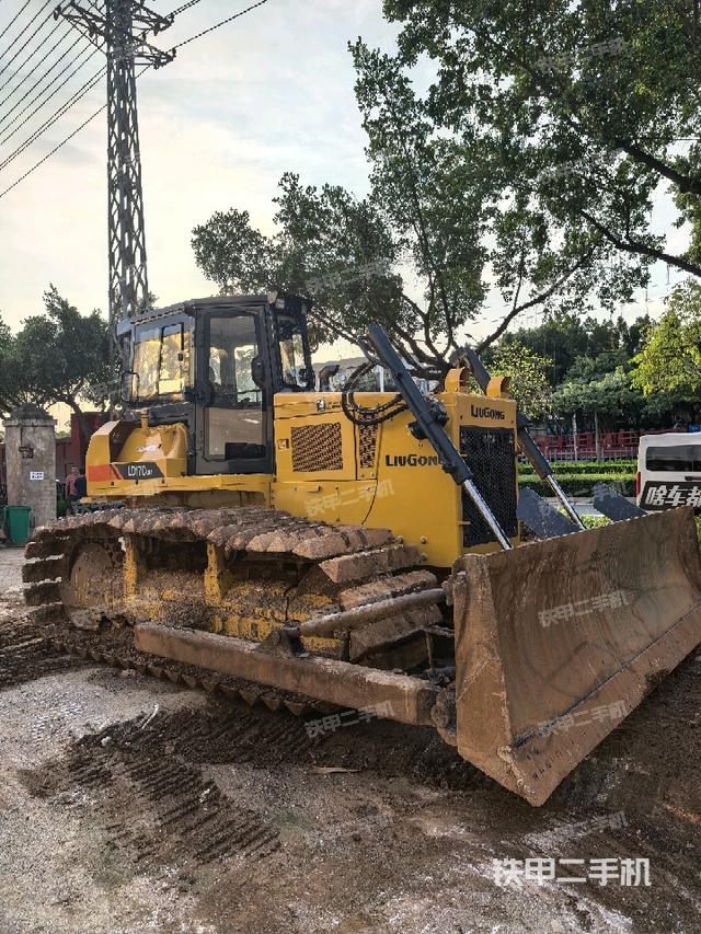 整机右后45°(设备外观及核心部件) 整机右后45°(设备外观及核心部件)