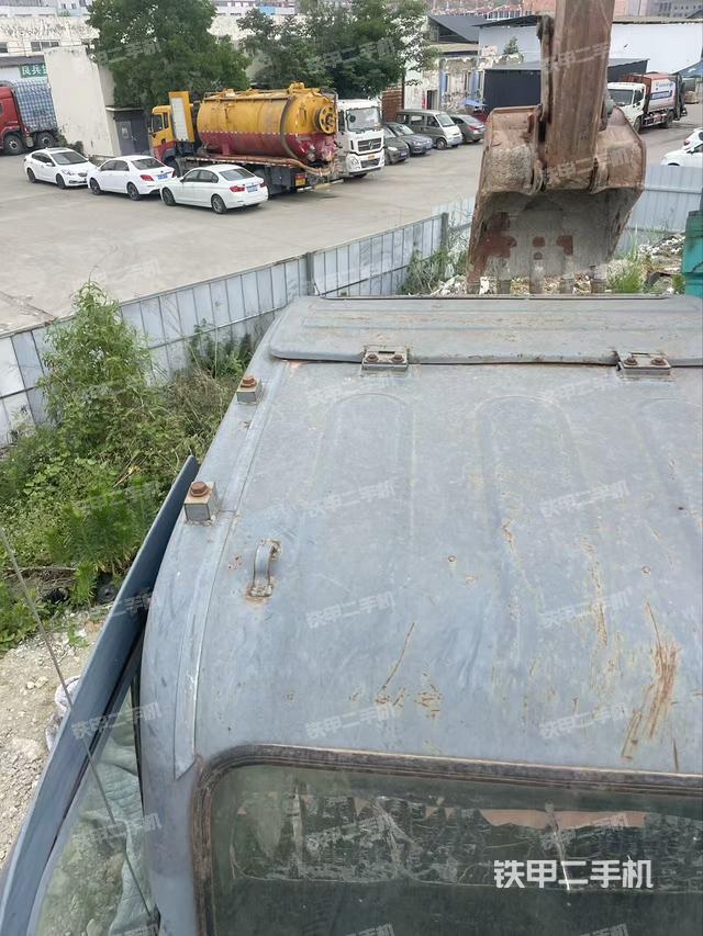 驾驶室顶部（整机外观）