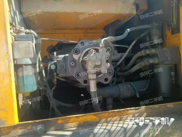 液壓泵艙室正面整體(整機(jī)外觀) 液壓泵艙室正面整體(整機(jī)外觀)
