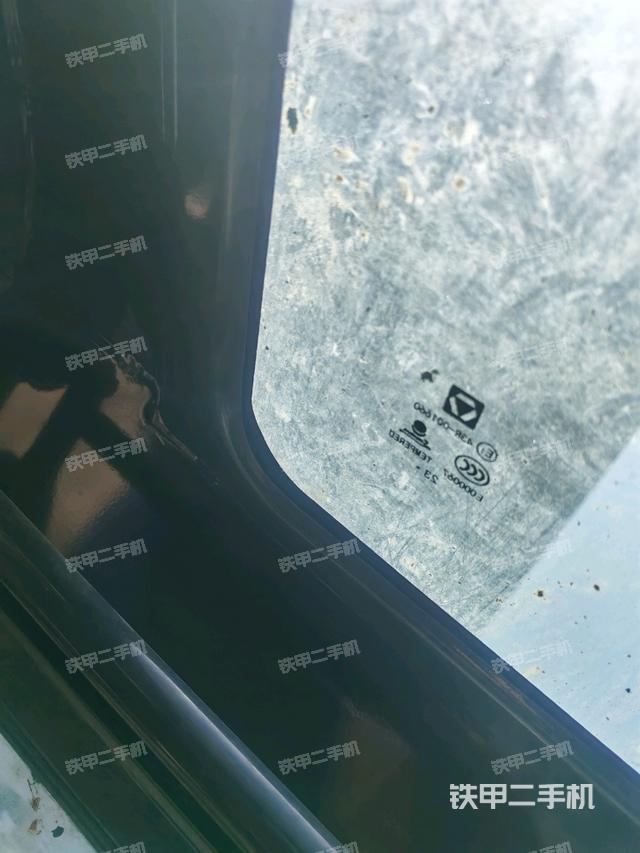 后窗玻璃角标(驾驶室部分) 后窗玻璃角标(驾驶室部分)