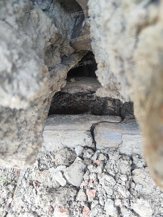 单侧履带整体(整机外观) 单侧履带整体(整机外观)