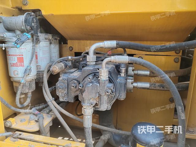 液壓泵艙室正面整體(整機(jī)外觀) 液壓泵艙室正面整體(整機(jī)外觀)