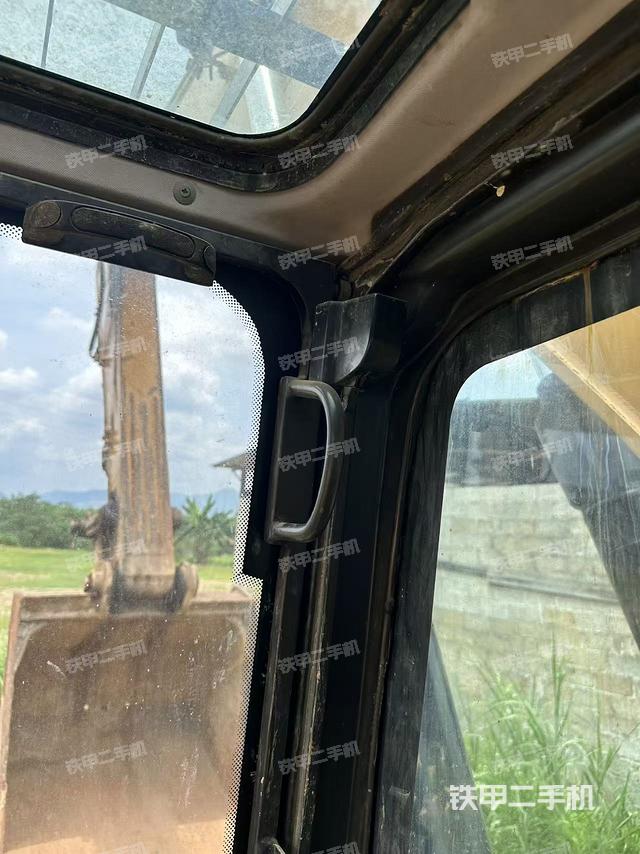 座椅右側(cè)控制臺/鑰匙門/油門/含右手柄(駕駛室部分) 座椅右側(cè)控制臺/鑰匙門/油門/含右手柄(駕駛室部分)