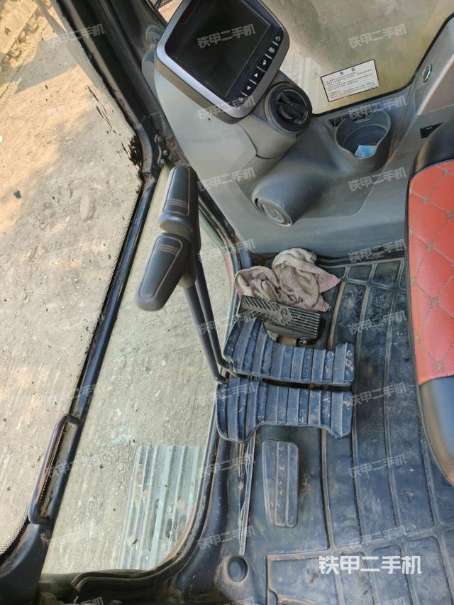 后窗玻璃角标（驾驶室部分）