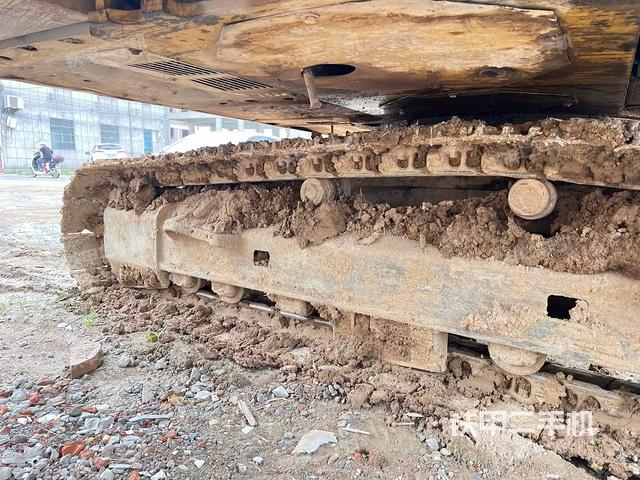 左驅(qū)動輪（行走機構(gòu)）