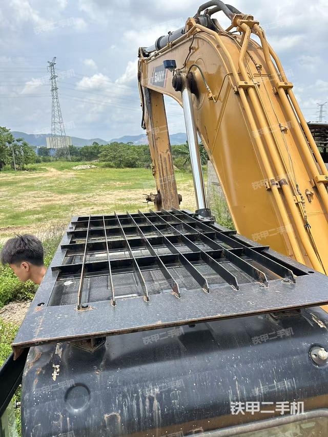 大臂根部?斜視(工作和回轉(zhuǎn)裝置) 大臂根部?斜視(工作和回轉(zhuǎn)裝置)