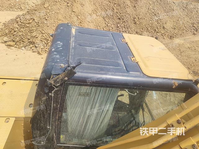 驾驶室顶部(整机外观) 驾驶室顶部(整机外观)