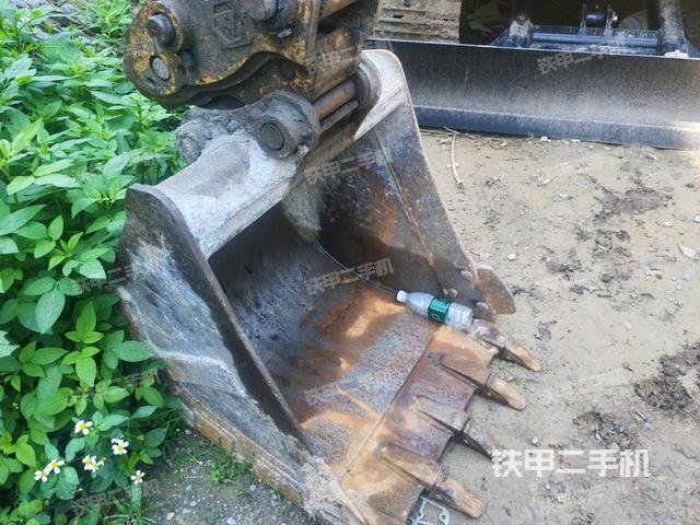 铲斗45度(工作和回转装置) 铲斗45度(工作和回转装置)