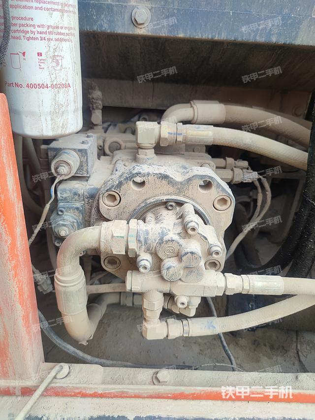 液壓泵艙室正面整體(整機外觀) 液壓泵艙室正面整體(整機外觀)