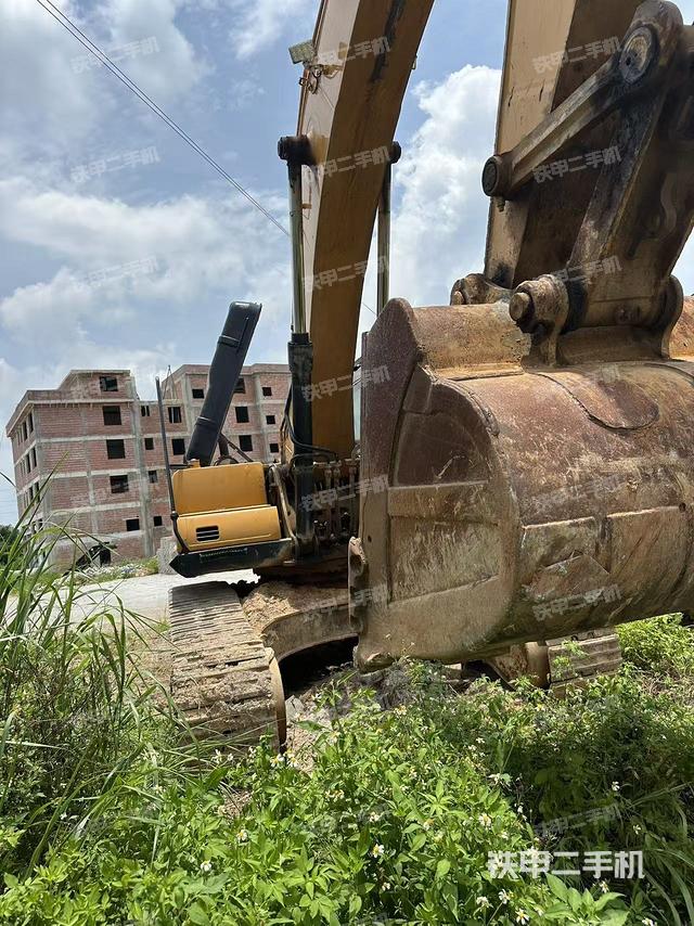 小臂整體左后(工作和回轉(zhuǎn)裝置) 小臂整體左后(工作和回轉(zhuǎn)裝置)