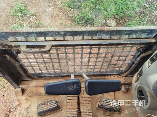 右側(cè)玻璃角標(biāo)(駕駛室部分) 右側(cè)玻璃角標(biāo)(駕駛室部分)