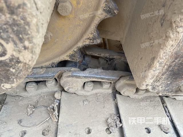 单侧履带整体(整机外观) 单侧履带整体(整机外观)