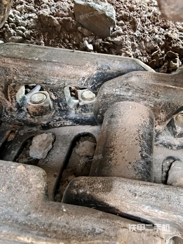 右驱动轮（行走机构）